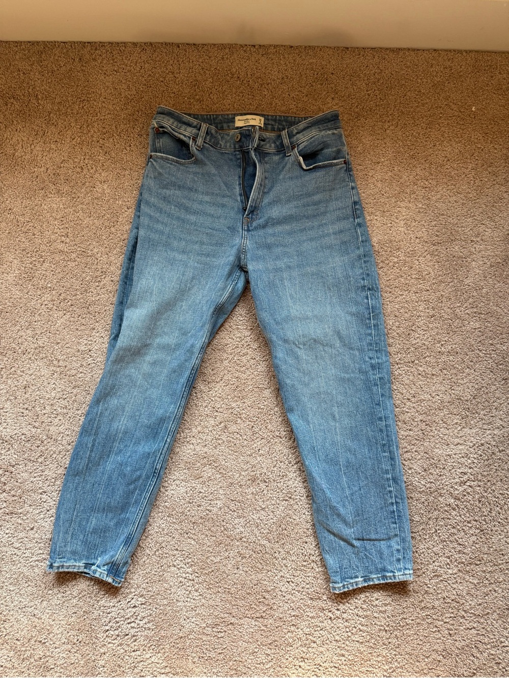 Abercrombie & Fitch The Mom High Rise Curve Love Jeans